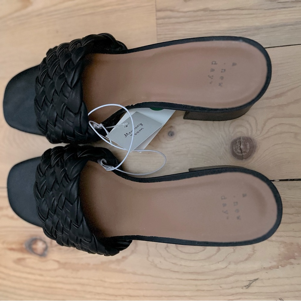A new day black woven chunky heel NWT